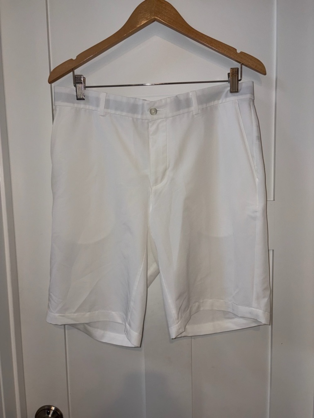 Nike Men’s White Flat Front Golf Shorts